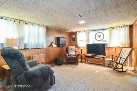 2016 Ash St, Des Plaines, IL 60018 photo 4