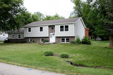 4310 N Florence Dr, Johnsburg, IL 60051 photo 1
