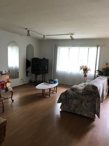 147 W Manchester Dr, Wheeling, IL 60090 photo 2