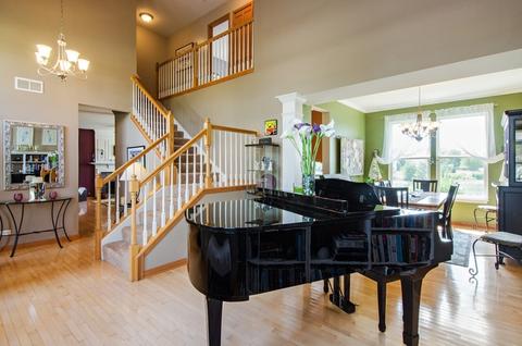 4251 Whitehall Ln, Algonquin, IL 60102 photo 2
