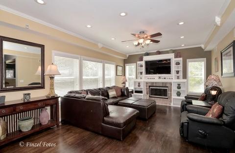 102 Norman Dr, Mchenry, IL 60050 photo 4