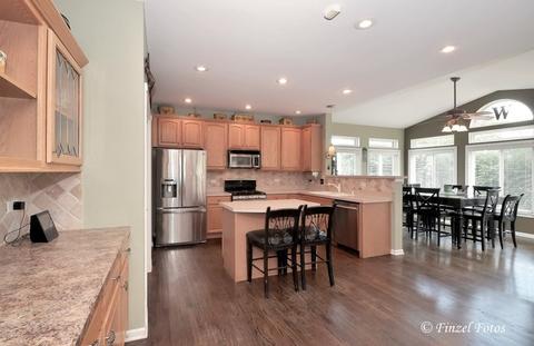 102 Norman Dr, Mchenry, IL 60050 photo 6