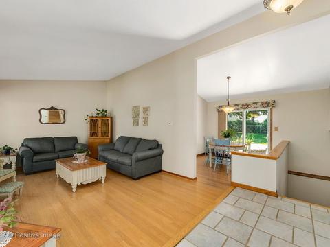 83 Foxcroft Rd, Naperville, IL 60565 photo 5