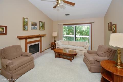 208 Brookside Ln #C, Willowbrook, IL 60527 photo 2