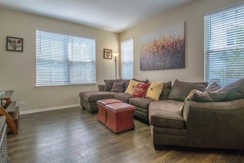 501 Horizon Dr, Bartlett, IL 60103 photo 5