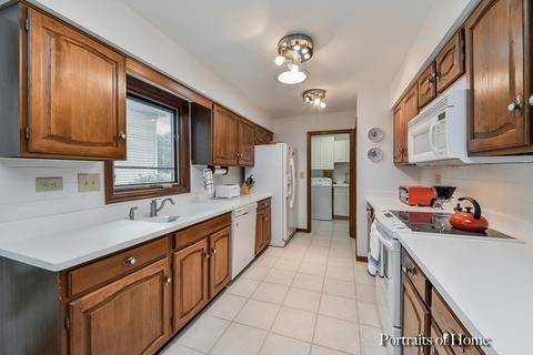 1215 Creekside Dr, Wheaton, IL 60189 photo 6