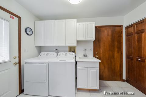 1215 Creekside Dr, Wheaton, IL 60189 photo 9