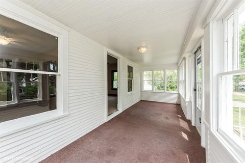 1086 Walter Ave, Des Plaines, IL 60016 photo 2