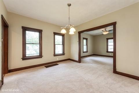 1086 Walter Ave, Des Plaines, IL 60016 photo 4