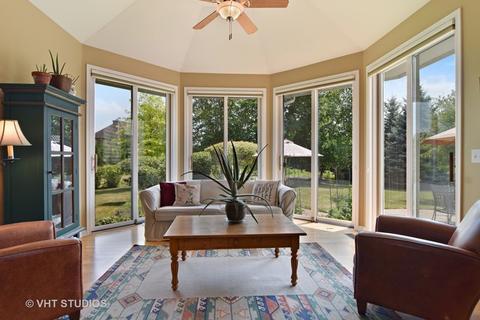 705 Fox Run Dr, Geneva, IL 60134 photo 9