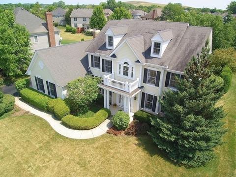 705 Fox Run Dr, Geneva, IL 60134 photo 2