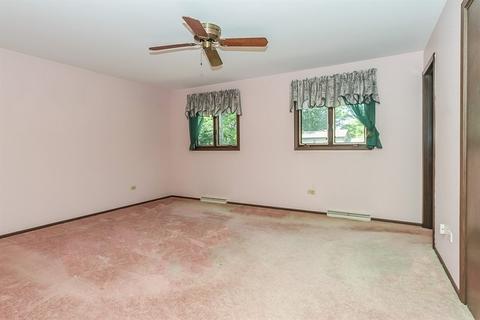 1056 Chippewa Dr, Elgin, IL 60120 photo 15