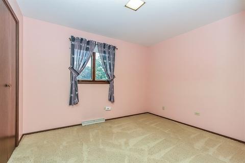 1056 Chippewa Dr, Elgin, IL 60120 photo 20