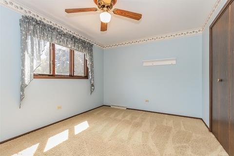 1056 Chippewa Dr, Elgin, IL 60120 photo 17