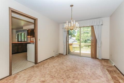 1056 Chippewa Dr, Elgin, IL 60120 photo 6