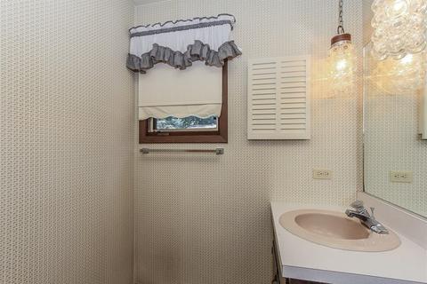 1056 Chippewa Dr, Elgin, IL 60120 photo 14