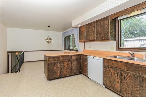 1056 Chippewa Dr, Elgin, IL 60120 photo 7
