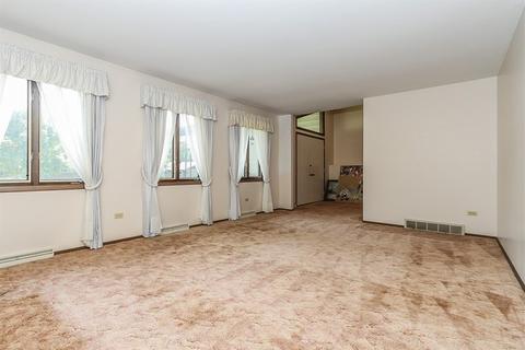 1056 Chippewa Dr, Elgin, IL 60120 photo 5