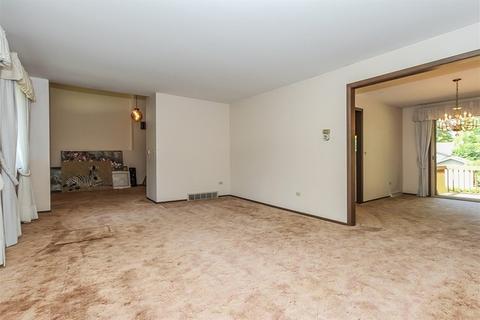 1056 Chippewa Dr, Elgin, IL 60120 photo 4