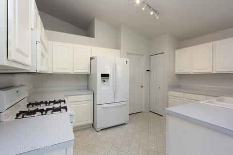 1912 Settlers Ct, Mchenry, IL 60050 photo 3