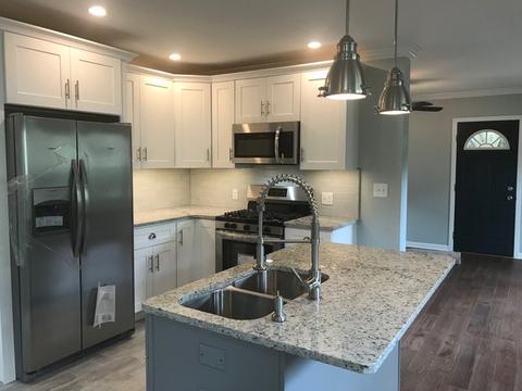 827 Spruce St, Aurora, IL 60506 photo 4