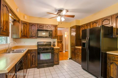 1005 Harper Dr, Algonquin, IL 60102 photo 4