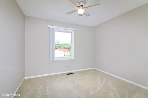 744 Berwick Pl, Roselle, IL 60172 photo 11