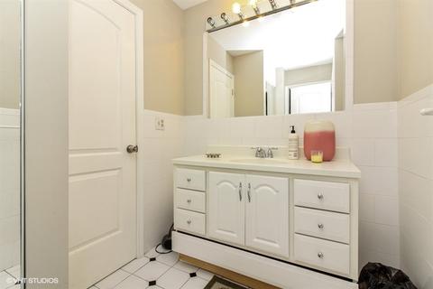 744 Berwick Pl, Roselle, IL 60172 photo 13
