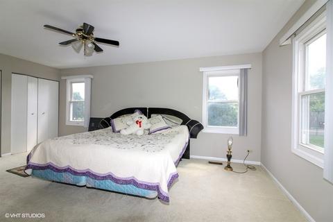 744 Berwick Pl, Roselle, IL 60172 photo 9