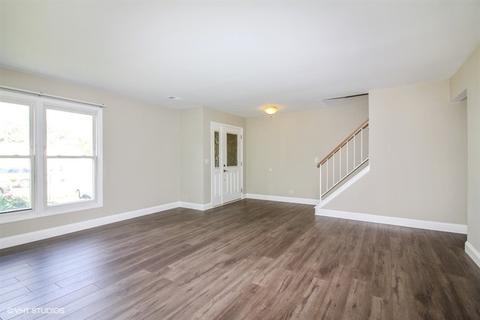 744 Berwick Pl, Roselle, IL 60172 photo 3