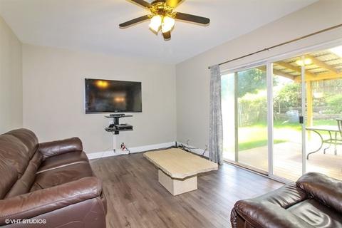 744 Berwick Pl, Roselle, IL 60172 photo 8