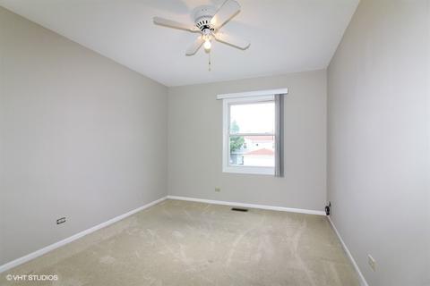 744 Berwick Pl, Roselle, IL 60172 photo 10