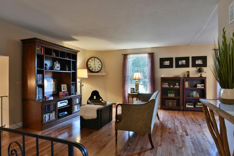 1011 W Essel Ct, Wheaton, IL 60189 photo 2