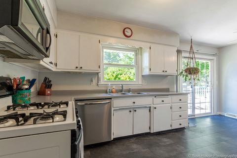 239 Bell Dr, Cary, IL 60013 photo 3
