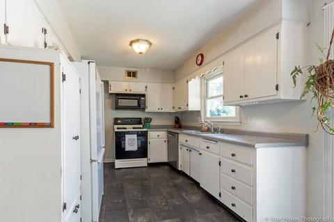 239 Bell Dr, Cary, IL 60013 photo 11