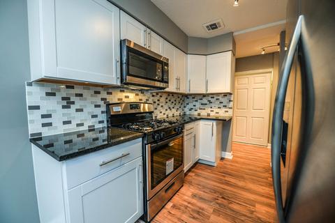 1500 Robin Cir #119, Hoffman Estates, IL 60169 photo 4