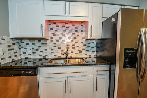 1500 Robin Cir #119, Hoffman Estates, IL 60169 photo 8