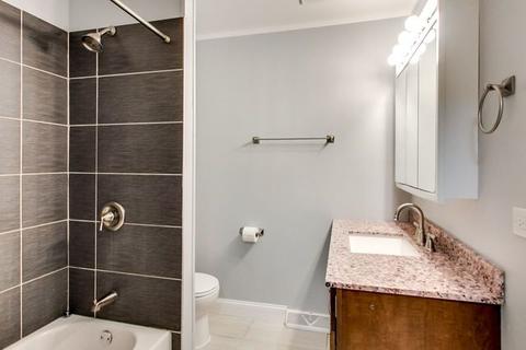 740 Circle Dr, Roselle, IL 60172 photo 9