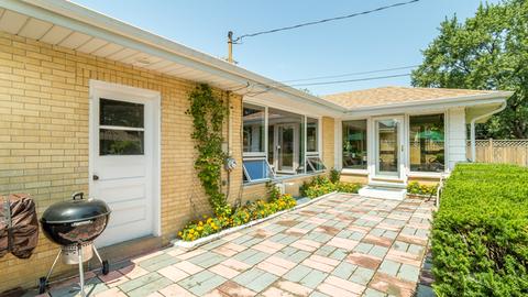 435 Pinehurst Dr, Des Plaines, IL 60016 photo 4