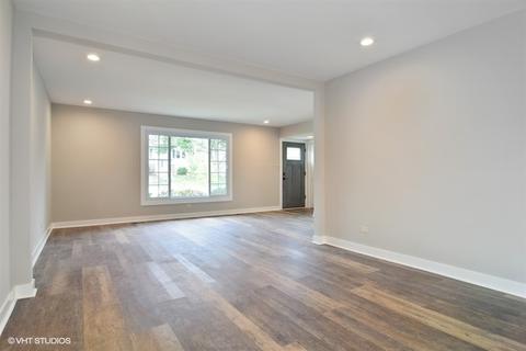 1075 Cobble Hill Ct, Hoffman Estates, IL 60169 photo 2