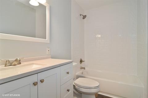 1075 Cobble Hill Ct, Hoffman Estates, IL 60169 photo 6