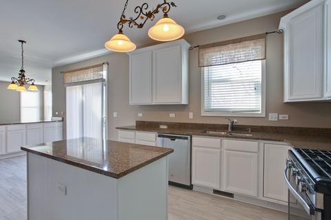 1500 Pheasant Trail Ct, Hoffman Estates, IL 60192 photo 3