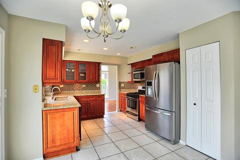651 Grenache Ct, Bartlett, IL 60103 photo 8
