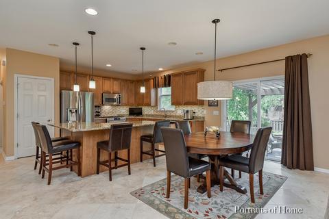 308 Monument Rd, Elgin, IL 60124 photo 2