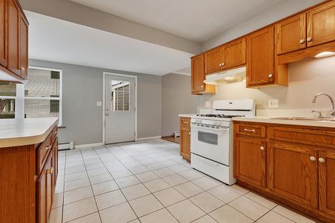 431 E 11th St, Lockport, IL 60441 photo 3
