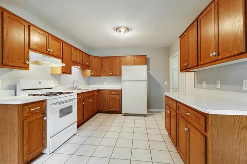 431 E 11th St, Lockport, IL 60441 photo 2