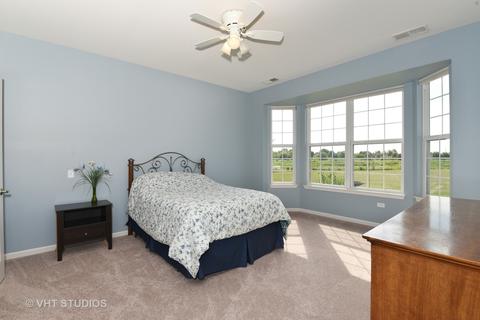 2805 Beacon Point Cir, Elgin, IL 60124 photo 10