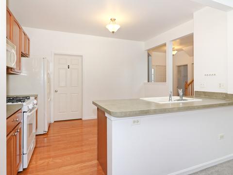 408 Legend Ln, Mchenry, IL 60050 photo 7