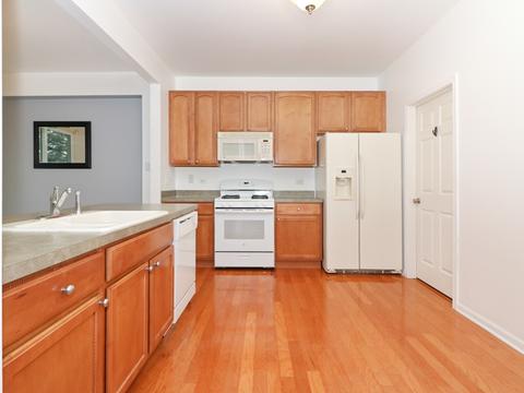408 Legend Ln, Mchenry, IL 60050 photo 8