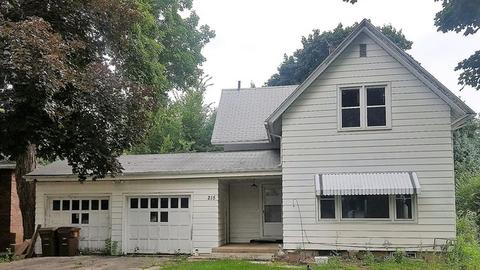 215 E 4th St, Byron, IL 61010 photo 2